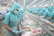 Les produits aquatiques transformés sont l'un des articles que le Cambodge importe du Vietnam. Photo : baodongthap.vn
