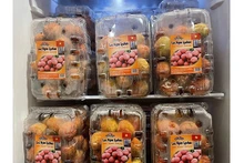Les produits de litchis à maturité précoce ont un emballage orné du drapeau vietnamien. Photo : conthuong.vn.com