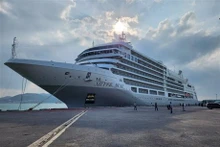 Le paquebot de luxe Silver Muse au port de Nha Trang. Photo: VNA