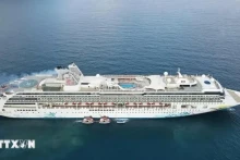 Le navire de croisière international Resorts World One a fait escale à Côn Dao ce dimanche matin, emmenant plus de 2000 visiteurs étrangers pour une journée d'exploration. Photo : VNA