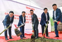 Les dirigeants du Journal Nhân Dân effectuent les procédures pour rénover le site historique. Photo : Nhandan.vn