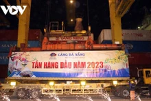 Le port de Dà Nang accueille le premier porte-conteneurs de l’année du Chat