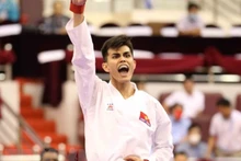 De l'or, de l'argent et du bronze pour les Vietnamiens aux ASIAD 19 à Hangzhou, dans la province chinoise du Zhejiang. Ici, le karatéka Dô Thành Nhân célèbre sa victoire contre le Sud-Coréen Baek Junhyeok. Photo : VNA
