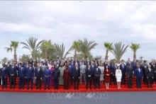 La Vice-Présidente vietnamienne Vo Thi Anh Xuân pose avec les chefs d’État et de gouvernement au 18e Sommet de la Francophonie. Photo : VNA