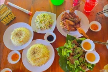 Le poulet « poulet rôti aux feuilles de combava » d'An Giang figure dans le top 100 des spécialités vietnamiennes (2020-2021). Photo : baoquocte.vn