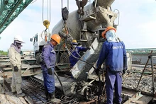 De nombreux projets de construction continuent d'être mis en œuvre, ce qui est de bon augure, contribuant à la dynamique de reprise, créant un effet de levier pour les entreprises sidérurgiques en 2023. Photo : NDEL.