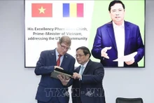 Le Premier ministre Pham Minh Chinh à l'Université technique de construction de Bucarest. Photo : VNA.