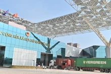Le poste-frontière international de Mong Cai. Photo: VNA