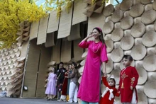 Durant les jours du Têt traditionnel, beaucoup de familles partent en voyage. Photo : tienphong.vn
