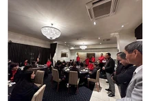 Les dirigeants de la VFF ont apprécié les efforts et la détermination des joueuses et du sélectionneur Mai Duc Chung. Photo: VFF
