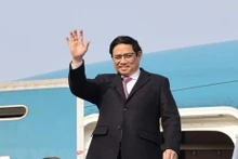 Le Premier ministre Pham Minh Chinh arrive à Hanoï le 16 décembre après-midi, terminant avec succès sa tournée en Europe. Photo : VNA