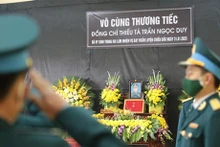 Cérémonie funéraire du pilote Trân Ngoc Duy. Photo : VNA.