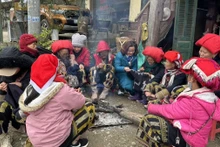 Les visiteurs découvre la cuisine ethnique et l'unique culture des ethnies. Photo : VOV.