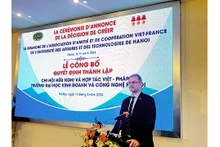 L'ambassadeur de France au Vietnam, Olivier Brochet lors de la cérémonie. Photo : thoidai.com.vn