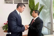 À l'occasion de sa participation au sommet du G20 à Rio de Janeiro (Brésil), le Premier ministre Pham Minh Chinh (droite) a rencontré le 19 novembre 2024 le président paraguayen Santiago Pena. Photo : VNA.