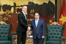 Le Premier ministre vietnamien Pham Minh Chinh (à droite) reçoit le ministre hongrois des Affaires étrangères et de l’Économie extérieure, Szijjarto Peter, lors de sa visite au Vietnam le 19 mars. Photo: Thanh Long.