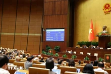 L’Assemblée nationale adopte une résolution portant sur l’expérimentation de certains mécanismes et politiques spécifiques en faveur du développement du logement social. Photo : VNA.