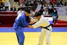 Lê Anh Tài (droite), l’un des champions vietnamiens aux 32es SEA Games, devrait défendre son titre des 90 kg aux 33es Jeux en Thaïlande. Photo : Danviet.vn