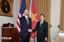 Le vice-Premier ministre Ho Duc Phoc (droite) rencontre le 9 avril 2025 (heure locale), à Washington, le représentant américain au Commerce, Jamieson Greer. Photo : VNA.