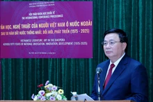 Le professeur, docteur Nguyen Xuan Thang, directeur de l'Académie nationale de politique Hô Chi Minh et président du Conseil central de théorie, s’exprime au colloque. Photo: Académie nationale de politique Hô Chi Minh