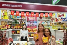 Des produits vietnamiens sont exposés lors d'une foire commerciale aux Philippines. Photo : congthuong.