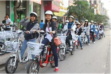 L’amélioration des infrastructures de base pour les usagers vulnérables de la route, en particulier les élèves, est l'un des contenus importants des discussions. Photo : baogiaothong.