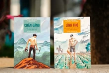 Ces bandes dessinées retracent la vie des migrants vietnamiens au début du XXe siècle. Photo : PLO.
