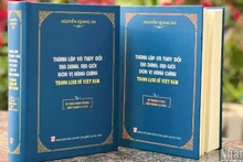 La série de livres intitulé « Fondation et changement des noms de lieux, des limites administratives au cours de l'histoire du Vietnam » compilée par le chercheur Nguyen Quang An. Photo : NDEL.