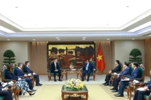 La rencontre entre le PM Pham Minh Chinh et le ministre hongrois des AE et des Relations économiques extérieures Péter Szijjártó. Photo : VNA