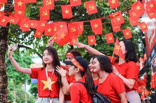 L’inclusion du concept de « bonheur » dans le thème du Congrès affirme la détermination et l’orientation continue : toutes les orientations et politiques visent le but suprême du bonheur du peuple. Photo : VNA.