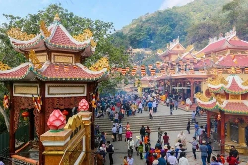 Le Festival printanier du mont Ba Den (la Dame noire). Photo : tapchihuongsac.