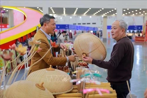 L’espace « Têt en famille » de la Foire du Printemps 2026 suscite l’intérêt des visiteurs. Photo : VNA.