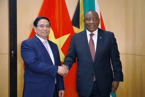 Le Premier ministre Pham Minh Chinh (à gauche) et le président sud-africain, Cyril Ramaphosa. Photo : VGP.