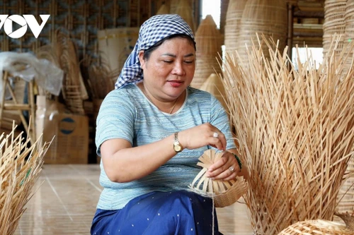 Mme Bach Thuy, directrice de la Coopérative de vannerie en bambou et rotin Thuy Tuyet.