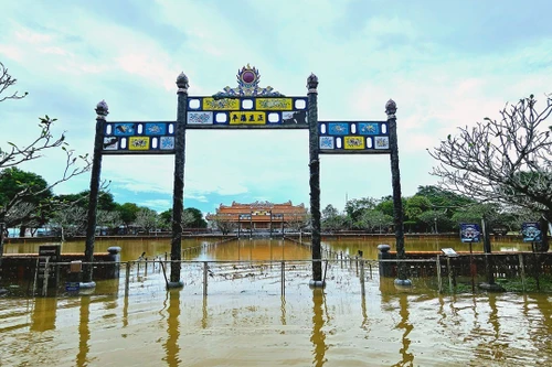 La Cité pourpre interdite de Hue a été gravement inondée lors la récente crue majeure. Photo : TPO.