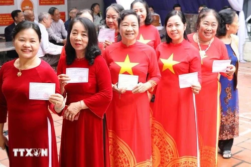 Des électrices du quartier de Hoa Lu, province de Ninh Binh (au Nord du Vietnam). Photo : VNA.