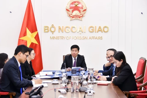 Entretien téléphonique entre des diplomates vietnamiens et philippins. Photo : ministre vietnamien des Affaires étrangères.