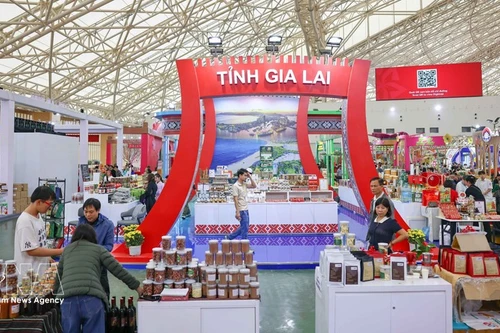 Les produits emblématiques des Hauts Plateaux du Centre (Tây Nguyên) sont présentés au public et aux visiteurs lors de la Foire. Photo : VNA