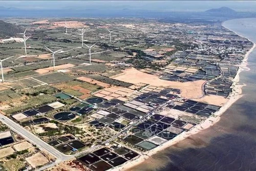 Vue aérienne du site où sera construite la centrale nucléaire de Ninh Thuân 1, dans la commune de Phuoc Dinh, province de Khanh Hoa. Photo : VNA.