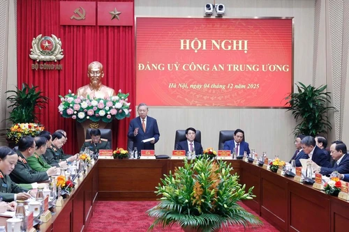 Le secrétaire général du Parti communiste du Vietnam, To Lam, prend la parole lors de la réunion. Photo : VNA.