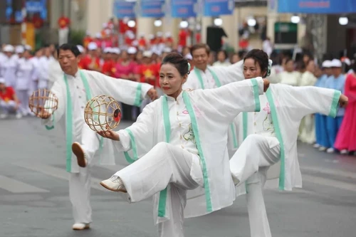 La silver économie inclut l’économie du bien-vieillir et la façon dont les entreprises se développent et innovent pour rendre service aux seniors. Photo d'illustration : VNA.