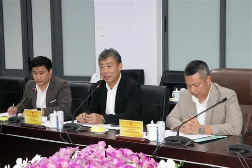 Le président du groupe WAGO, Kiuchi Hirokazu, s'exprime lors de la réunion avec les représentants du Comité populaire de la province de Vinh Long, le 12 septembre. Photo : VNA.