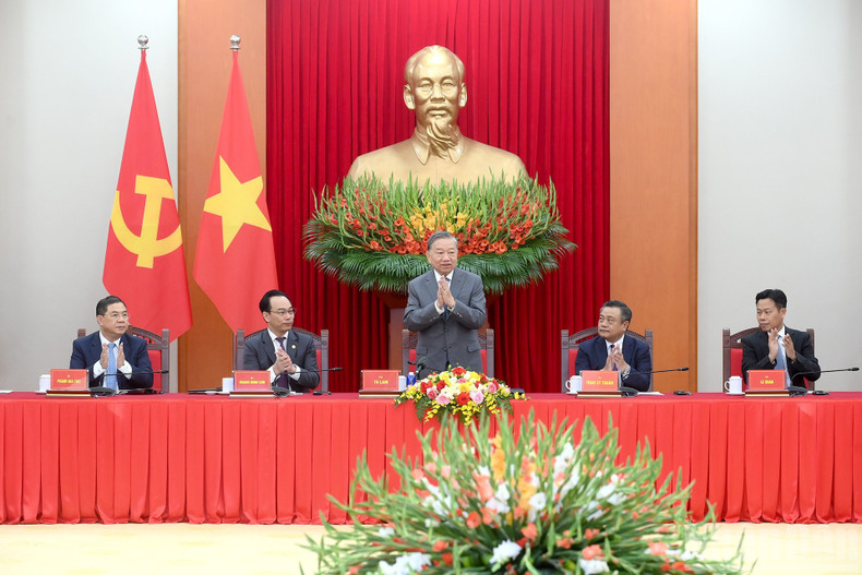 Le secrétaire général To Lam présidant la rencontre avec les participants du 7ᵉ colloque international sur les études vietnamiennes. Photo: nhandan.vn 4.jpg