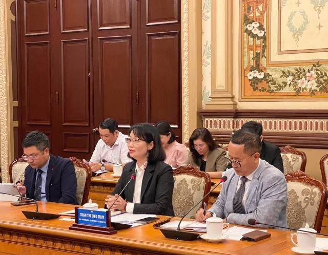 La vice-présidente du Comité populaire de Ho Chi Minh-Ville, Tran Thi Dieu Thuy, prend la parole lors de la séance de travai pho-chu-tich-ubnd-tphcm-tran-thi-dieu-thuy-phat-bieu-tai-buoi-lam-viec.jpg