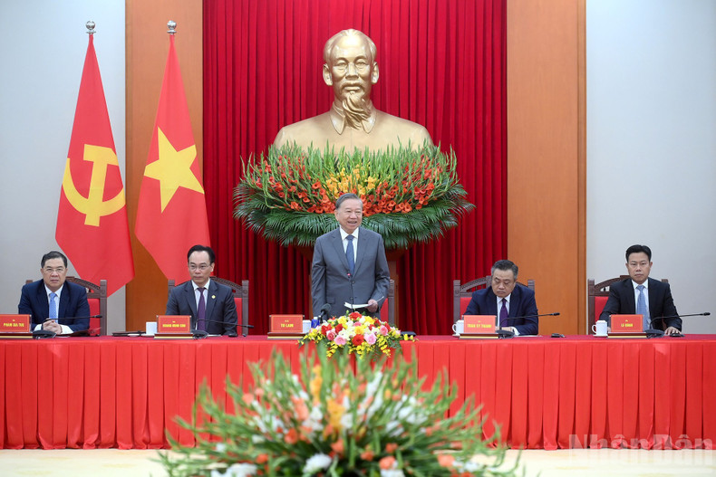 Le secrétaire général To Lam présidant la rencontre avec les participants du 7ᵉ colloque international sur les études vietnamiennes. Photo: nhandan.vn 5.jpg