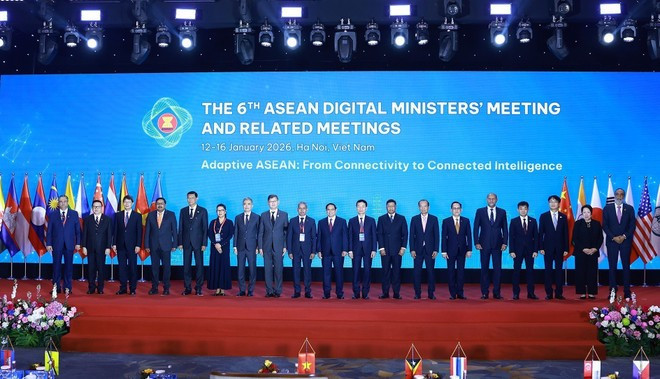 Le Premier ministre Pham Minh Chinh et les chefs de délégation à la 6e réunion des ministres du Numérique de l’ASEAN. Photo: VNA.