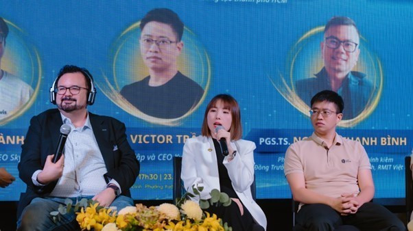 Des experts partagent leurs points de vue lors du Sommet de la technologie financière de Ho Chi Minh-Ville. Photo : nhandan.vn image-14.jpg