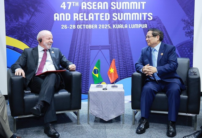 Le Premier ministre Pham Minh Chinh (droite) et le président brésilien Lula da Silva. Photo : VNA. Le Premier ministre Pham Minh Chinh (droite) et le président brésilien Lula da Silva. Photo : VNA.