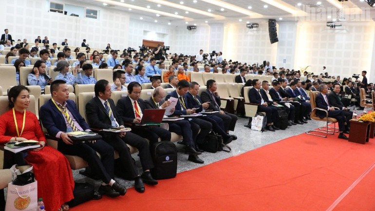 La délégation de la VASS a pris part au colloque avec de nombreuses interventions approfondies. Photo : nhandan.vn 2.jpg