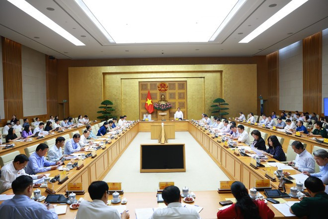 Vue de la conférence entre la permanence du gouvernement et le comité permanent de l’Assemblée nationale, à Hanoi, le 15 octobre. Photo : VNA Vue de la conférence entre la permanence du gouvernement et le comité permanent de l’Assemblée nationale, à Hanoi, le 15 octobre. Photo : VNA